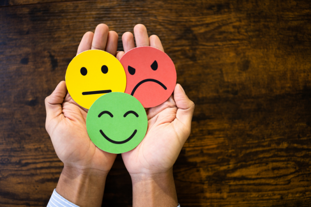 o escolher ouvir com empatia, mesmo nos momentos de tensão, você transforma cada reclamação em uma chance de se conectar e fazer a diferença. Afinal, quem nunca se sentiu vulnerável diante de uma mensagem ríspida? Responder com o coração aberto e a mente calma é o segredo para uma resolução de conflitos com empatia eficaz.